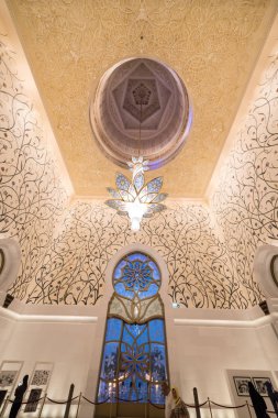 Abu Dhabi, Birleşik Arap Emirlikleri, 09 Ağustos 2018, Şeyh Zayed Grand Camii Merkezi (Szgmc) kararname numarası tarafından kurulduğu 18 yıl 2008, BAE'en büyük Camisi.
