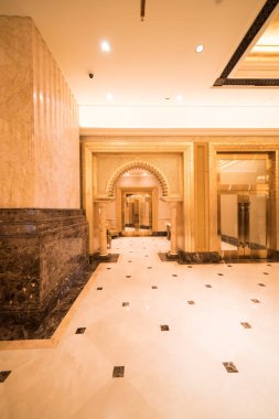 Abu Dhabi, Birleşik Arap Emirlikleri, 09 Ağustos 2018, Emirates Palace Hotel, büyülü ve unutulmaz bir deneyim oluşturmak için son teknoloji ile Arap ihtişamı bu lüks otel karıştırır. Ana Palace bina wi bir kilometre boyunca uzanıyor
