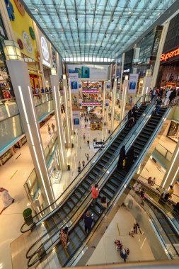 Dubai, Birleşik Arap Emirlikleri 03 Kasım 2018, Dubai Alışveriş Merkezi yanında Uluslararası Dubai Kongre ve Sergi Sarayı, Downtown Dubai UAE, en büyük alışveriş merkezi bir toplam iç kat 5.9 milyon sq ft ile alanlarından birinin