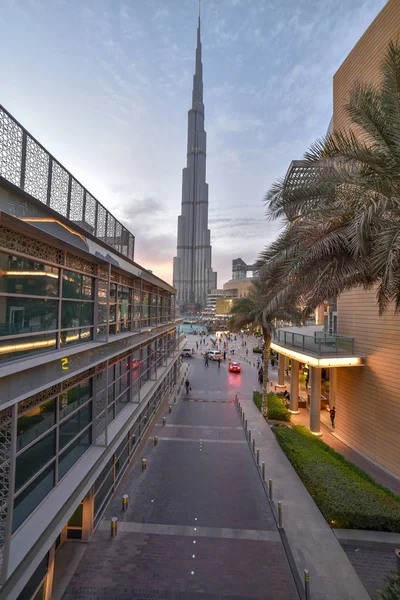 Dubai, Birleşik Arap Emirlikleri 03 Kasım 2018, Dubai Alışveriş Merkezi yanında Uluslararası Dubai Kongre ve Sergi Sarayı, Downtown Dubai UAE, en büyük alışveriş merkezi bir toplam iç kat 5.9 milyon sq ft ile alanlarından birinin