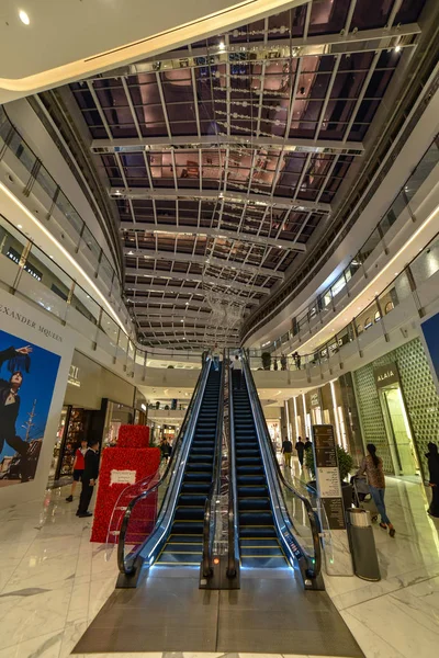 阿拉伯联合酋长国 2018年11月03日 迪拜购物中心位于迪拜市中心 旁边的哈利法塔 最大的购物中心在 Uae 内部总建筑面积590万平方英尺 — 图库照片