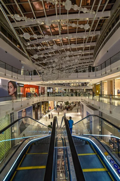 阿拉伯联合酋长国 2018年11月03日 迪拜购物中心位于迪拜市中心 旁边的哈利法塔 最大的购物中心在 Uae 内部总建筑面积590万平方英尺 — 图库照片