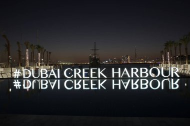 Dubai 'den Dubai Creek Limanı ve Dubai Kanalı' ndan şehir merkezine ve İş Körfezi 'ne, Birleşik Arap Emirlikleri' ne