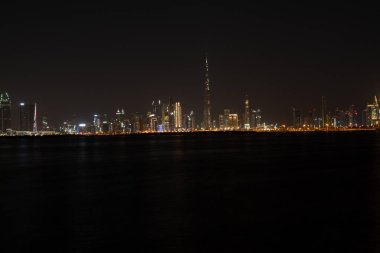 Dubai 'den Dubai Creek Limanı ve Dubai Kanalı' ndan şehir merkezine ve İş Körfezi 'ne, Birleşik Arap Emirlikleri' ne