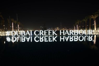 Dubai 'den Dubai Creek Limanı ve Dubai Kanalı' ndan şehir merkezine ve İş Körfezi 'ne, Birleşik Arap Emirlikleri' ne