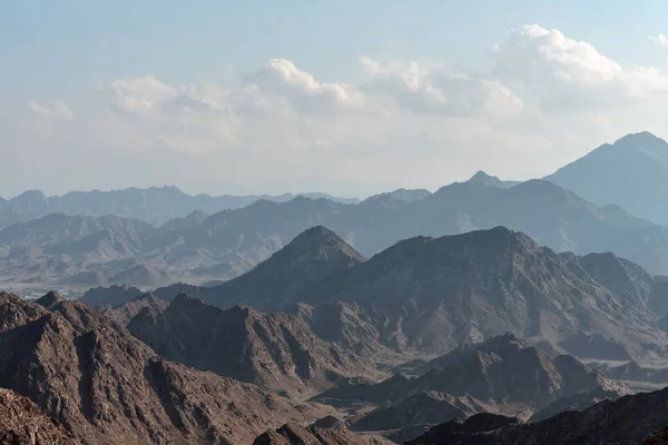 从Wadi Qor到Buraq水坝的阿拉伯联合酋长国高山景观 最高处约800米 — 图库照片