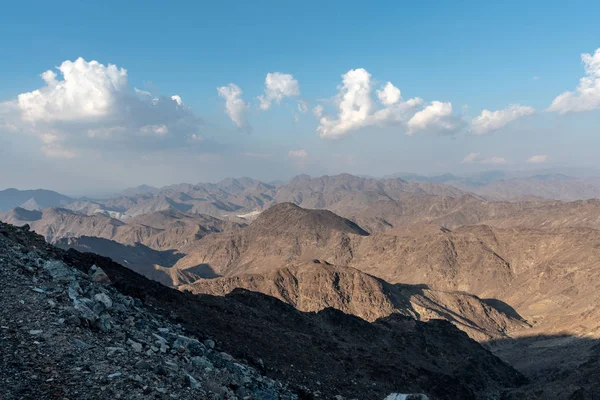 从Wadi Qor到Buraq水坝的阿拉伯联合酋长国高山景观 最高处约800米 — 图库照片