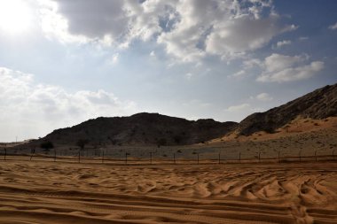 Sharjah çöl alanı, Off-Road'a benziyor tarafından kapalı yolcular için en çok ziyaret edilen yerlerden biri
