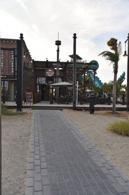 La Mer Beach ve discrict tarafından Meraas, Dubai, Birleşik Arap Emirlikleri, 25 Aralık 2018, La mer Jumeira Dubai, plaj restoran ve çocuklar için oyun alanı ve su parkı eğlence ikamet için çok ve turistler Plajı