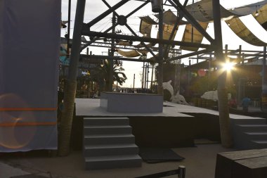 La Mer Beach ve discrict tarafından Meraas, Dubai, Birleşik Arap Emirlikleri, 25 Aralık 2018, La mer Jumeira Dubai, plaj restoran ve çocuklar için oyun alanı ve su parkı eğlence ikamet için çok ve turistler Plajı