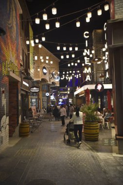 La Mer Beach ve discrict tarafından Meraas, Dubai, Birleşik Arap Emirlikleri, 25 Aralık 2018, La mer Jumeira Dubai, plaj restoran ve çocuklar için oyun alanı ve su parkı eğlence ikamet için çok ve turistler Plajı