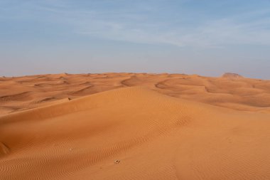 Sharjah çöl alanı, Off-Road'a benziyor tarafından yolcular, kapalı büyük kırmızı pembe Rock için için en çok ziyaret edilen yerlerden biri
