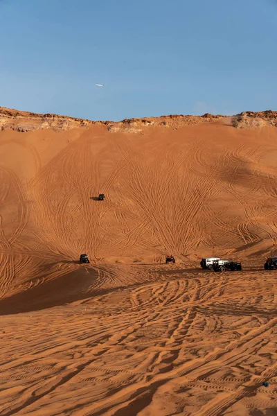 Büyük Kırmızı Pembe Rock Sharjah Birleşik Arap Emirlikleri Aralık 2018 — Stok fotoğraf