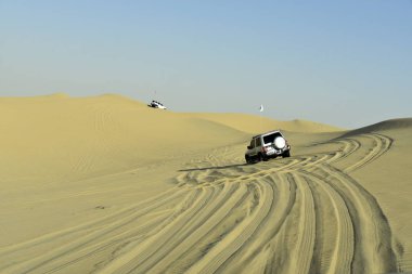 Lisalli için Al Qudra göller çevresinde yollar kapalı ve çöl Safari, Dubai, Birleşik Arap Emirlikleri macera
