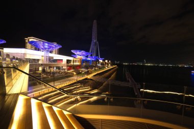 Dubai Yat Limanı ve Jume Bluewaters adaya Dubai şehir silüetinin manzaraya