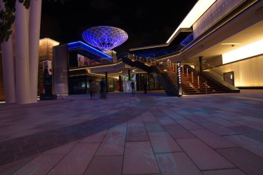 Dubai Yat Limanı ve Jume Bluewaters adaya Dubai şehir silüetinin manzaraya