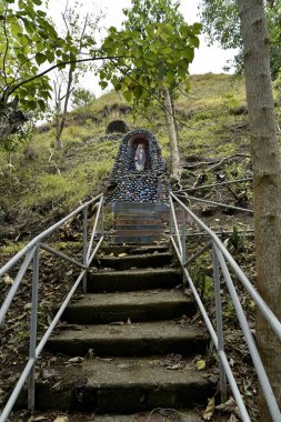 Cagayan şehrinde bulunan Magat Barajı çevresinde, Isabela, Phili