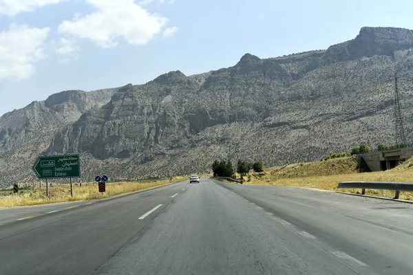 Road view before Shiraz, Fars Province, Iran — Stock Photo, Image