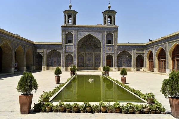 Mezquita Nasir-ol-molk o Mezquita Rosa, Shiraz, provincia de Fars, Irán —  Fotos de Stock