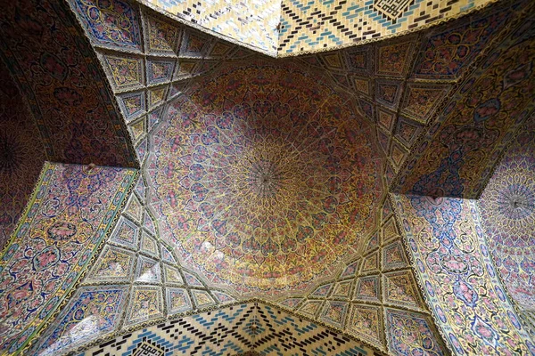 Мечеть Насир-ол-мольк или Розовая мечеть, Шираз, провинция Фарс, Иран — стоковое фото