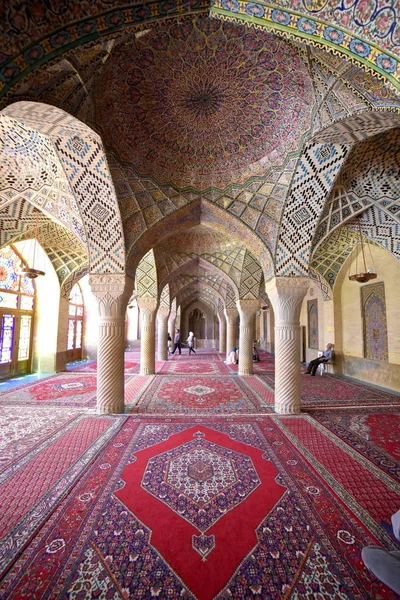 Nasir-molk mecset vagy rózsaszín mecset, Shiraz, Fars tartomány, Irán — Stock Fotó