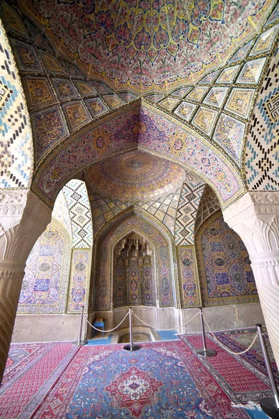 Мечеть Насир-ол-мольк или Розовая мечеть, Шираз, провинция Фарс, Иран — стоковое фото