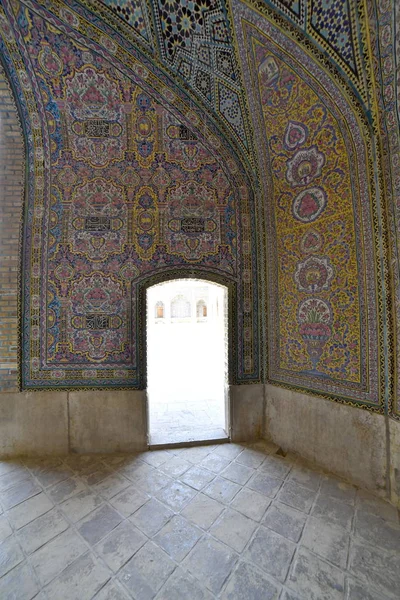 Mesquita de Nasir-ol-molk ou Mesquita Rosa, Shiraz, Província de Fars, Irão — Fotografia de Stock