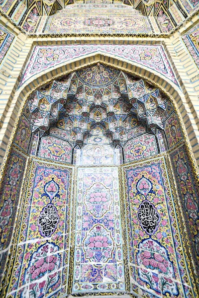 Nasir-molk mecset vagy rózsaszín mecset, Shiraz, Fars tartomány, Irán — Stock Fotó
