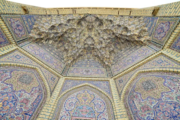 Nasir-molk mecset vagy rózsaszín mecset, Shiraz, Fars tartomány, Irán — Stock Fotó