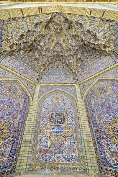 Mesquita de Nasir-ol-molk ou Mesquita Rosa, Shiraz, Província de Fars, Irão — Fotografia de Stock