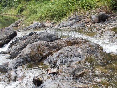 Kurak mevsimde Phurin Şelalesi kurur.