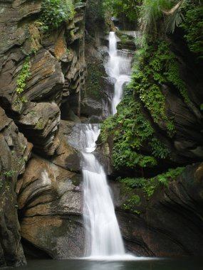 Şelale Phet Phanomwat Şelalesi kurak mevsimde, Tayland 'ın Surat Thani bölgesinde sular kurur..
