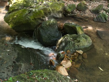 Şelale Phet Phanomwat Şelalesi kurak mevsimde, Tayland 'ın Surat Thani bölgesinde sular kurur..