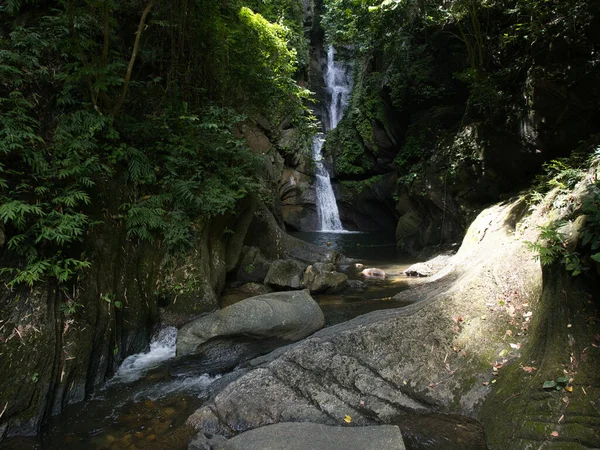 Kurak mevsimde Şelale Phet Phanomwat Şelalesi, Tayland 'ın Surat Thani ilinde..