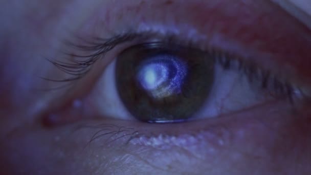 Galaxy reflection in a womans eye — Stock Video