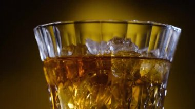 ROM ve Cola kokteyl serinletici