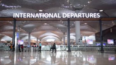 Havaalanı terminaline yolcu taşıyoruz. Zaman kavramı, seyahat kavramı