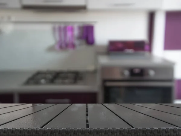 Fundo Abstrato Desfocado Cozinha Moderna Com Mesa Espaço Para Você — Fotografia de Stock
