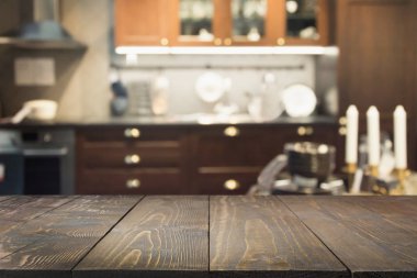 Bulanık arka plan. Masa üstü arka plan için ve alan ile modern karanlık mutfak iç. Kapalı.