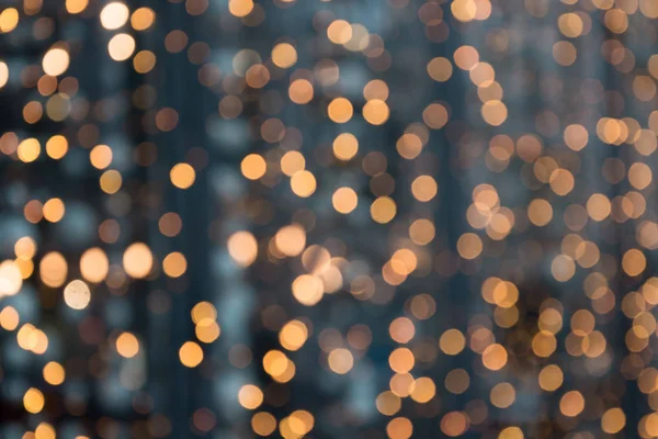 Christmas abstract background. Blurred golden garland blur bokeh, defocused pattern. — Stock Photo, Image