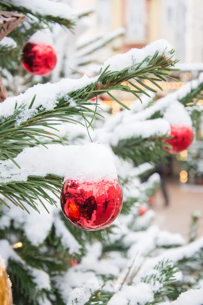 ガーランド 公正とクリスマス ツリー クリスマス カードとパターン クローズ アップ — ストック写真