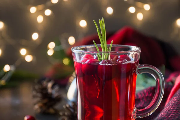Noel Kızılcık Siyah Arka Plan Üzerine Elma Mulled Şarap Garnitür — Stok fotoğraf