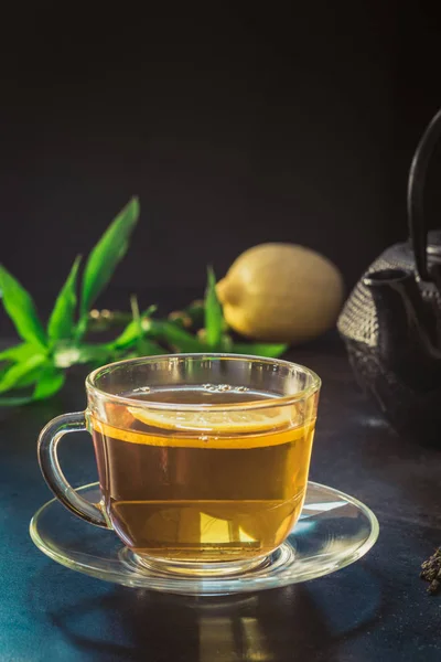 Sötét Háttéren Fekete Teáskanna Tea Cup Közelről Kínai Tea Fogalma — Stock Fotó