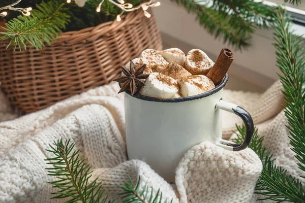 Winter warming mug of chocolate with marshmallow on windowsill with Christmas tree decor. — Stock Photo, Image