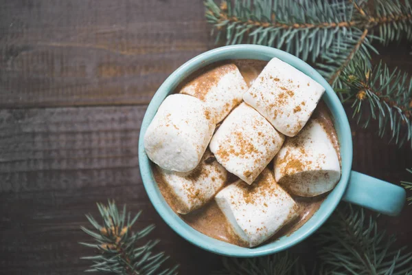 Weihnachtsbecher Mit Heißem Kaffee Mit Eibisch Zuckerrohr Auf Holzbrett Neujahr — Stockfoto