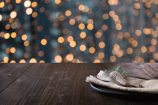 Weihnachtstisch Auf Holztischplatte Und Verschwommenem Bokeh Licht Raum Zur Montage — Stockfoto