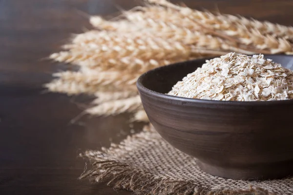 Avena Laminada Copos Avena Tazón Espigas Trigo Dorado Sobre Tabla —  Fotos de Stock