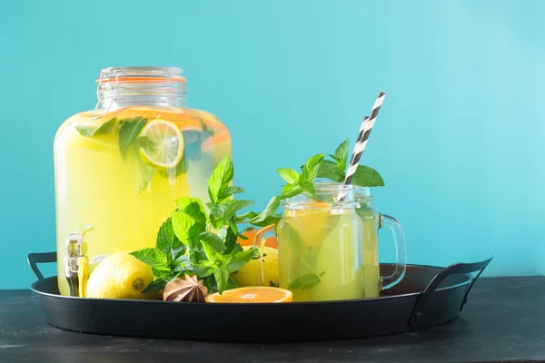 Mojito Koktél Köret Kék Befőttesüvegbe Közelről Hely Szöveg Másolása — Stock Fotó