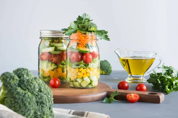 Zeleninové Zdravé Domácí Detox Barevný Salát Mason Jar Rajčat Hlávkový — Stock fotografie