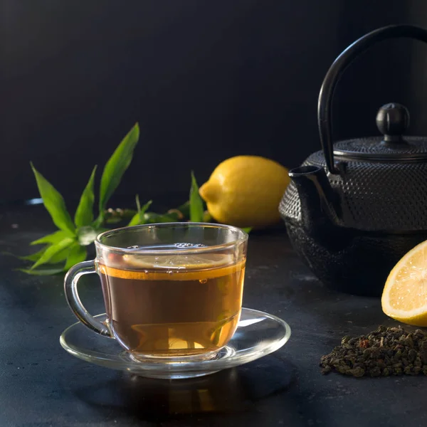 Csésze Tea Menta Sötét Háttér Előtt Közelről Kínai Tea Fogalma — Stock Fotó